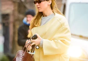 Дорогой уют: Дженнифер Лоуренс вернула моду на Ugg и леггинсы