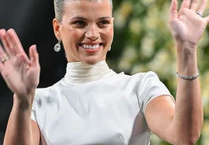 София Ричи встречает весну с новым цветом