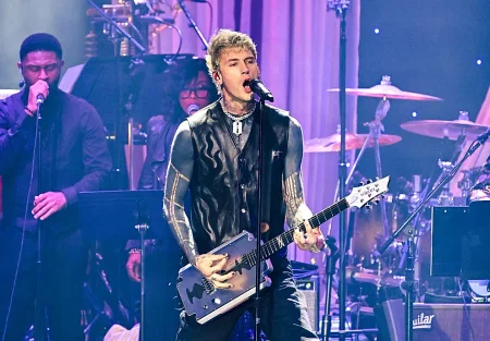 MGK показывает дочь