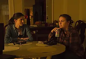 Лена Данэм размышляет о перезапуске сериала «Девочки»: «Я бы всегда работала с этим кастом»