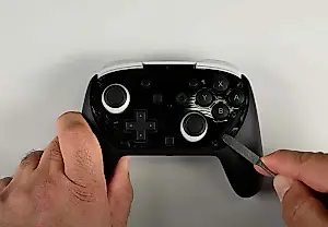 Switch 2 Pro Controller: Дорогая коробка с секретами
