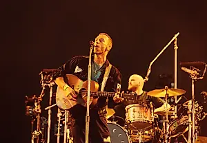 Гендиректор Astronomer ушёл после поцелуйной камеры на концерте Coldplay