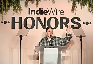 Награды IndieWire: как Робби Хоффман шутит о «непо-бэби» и сетует на отсутствие оплаты