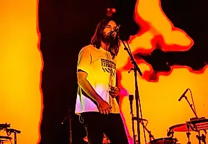 Кевин Паркер подогревает интерес к новой музыке Tame Impala в Барселоне