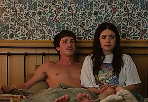 Трейлер к фильму 'О, привет!': Молли Гордон и Логан Лерман о странных отношениях