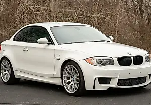 Культовый BMW 1M 2011 года: Не упусти свой шанс!