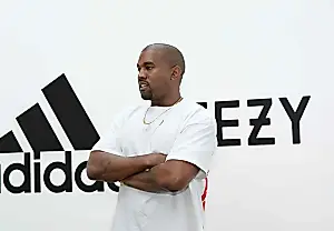 Adidas распродает последние Yeezy: прощай, мрак!