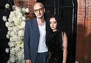 Вторая свадьба Charli xcx и George Daniel в Сицилии