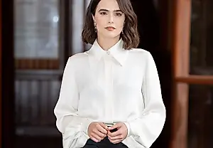 Лоб Zoey Deutch — идеальный акцент к её стильному наряду для путешествий