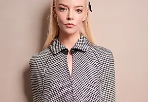 Аня Тейлор-Джой примеряет новый стиль на показе Dior
