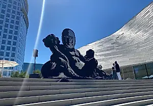 UC Irvine поглощает Музей современного искусства округа Ориндж