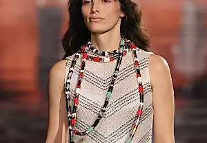 Выход Lux Pascal на подиум Chanel: сестра прославленного актёра приковывает взгляды