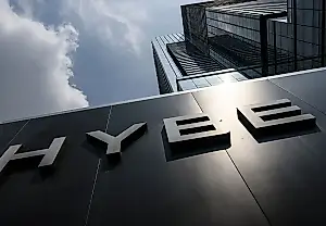 HYBE и JYP слегка растут на фоне падения музыкальных акций