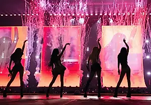 BLACKPINK на Уэмбли: шоковый розовый сатурн