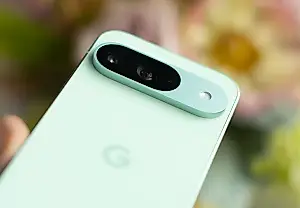 Google Pixel 10 против iPhone 17: вернётся ли легендарная фича?