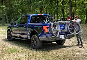 Ford обновил F-150 Lightning: представлен новый STX вместо XLT