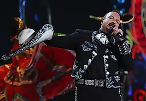 Pepe Aguilar подчеркивает мексиканские корни на Latin Grammys 2025