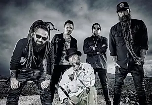 Five Finger Death Punch и BABYMETAL установили исторический рекорд на рок-чарте