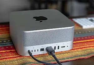 Apple объединяет Mac: macOS Tahoe 26.2 превращает ваши компьютеры в суперкомпьютер ИИ