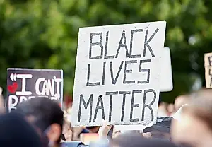 Как поддержка Black Lives Matter влияет на психику молодых афроамериканцев