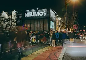 Как клуб Neumos выжил: фанаты, пандемия и миллионы под стеной