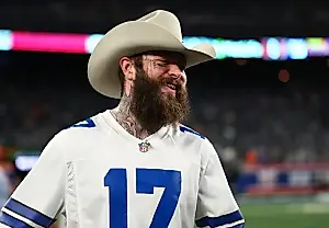 Пост Мэлоун отдал дань памяти игроку Dallas Cowboys на День благодарения