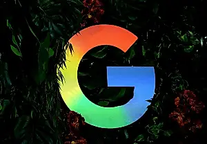 Google тестирует ИИ-заголовки в Discover, и они вызывают вопросы