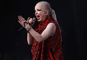 Ширли Мэнсон из Garbage не стесняется в выражениях: скандал с пляжным мячом
