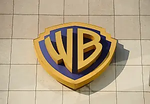 Warner Bros. Discovery выходит на продажу: интриги мегасделок