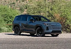 Toyota RAV4: гибридная революция и новая магия софта