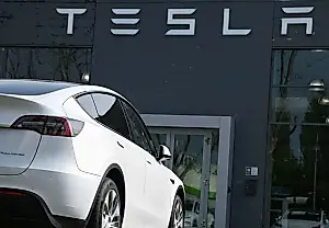 Прибыль Tesla падает несмотря на рекорды