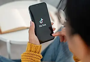 Как TikTok фильтрует красоту: исследование фильтра Bold Glamour