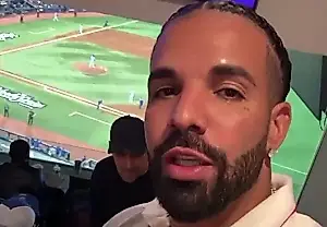 Дрейк болеет за Toronto Blue Jays в финале Мировой серии