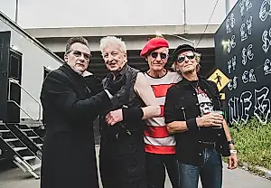 The Damned recuerdan los 50 años del punk y despiden a Brian James