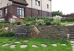 Un jardín para vagos: cómo crear belleza sin dejarse la espalda