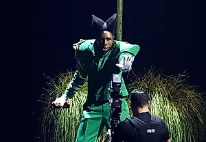 Tyler hace estallar sus mundos