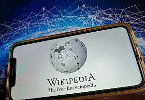 Когда Википедия решила притвориться соцсетью