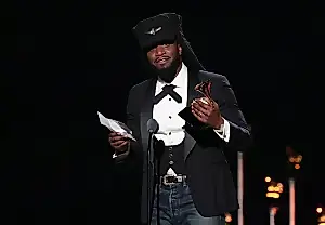 Grammy, disculpas y grandes palabras