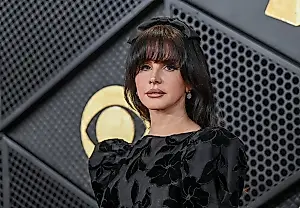 Лана снова дразнит фанатов