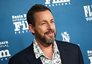 Adam Sandler, hombre de guitarra