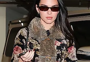 Las bailarinas de Kendall Jenner, con flores de aire vintage