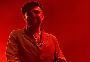 Alb​arn y Gorillaz saltan al escenario de SNL