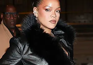 Rihanna y la gabardina