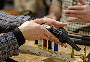 Por qué los estadounidenses llevan armas
