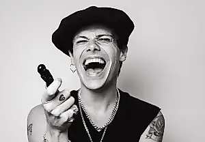 Yungblud выпускает полную версию Idols