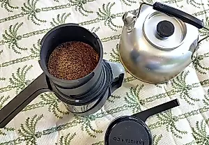 La cafetera del hotel se venga de sus huéspedes