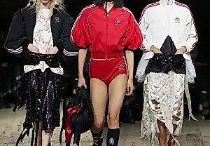 Simone Rocha y Adidas: romanticismo en zapatillas