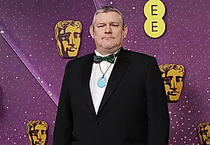 Escándalo en los BAFTA y disculpas de John Davidson