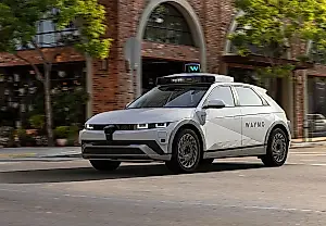Waymo раскатывает роботакси