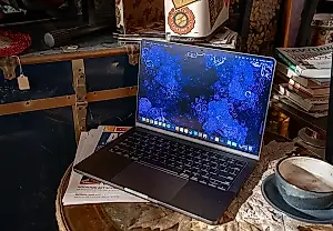MacBook с островками